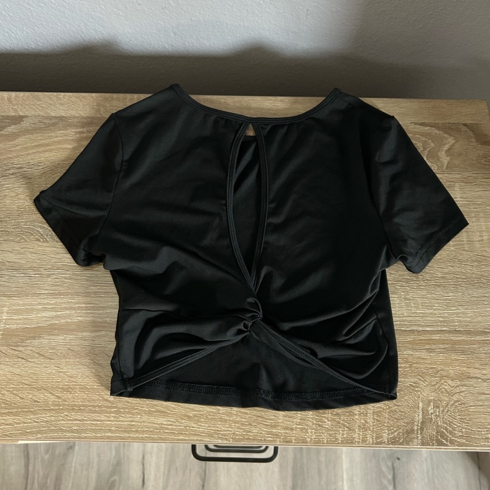 Black workout crop top